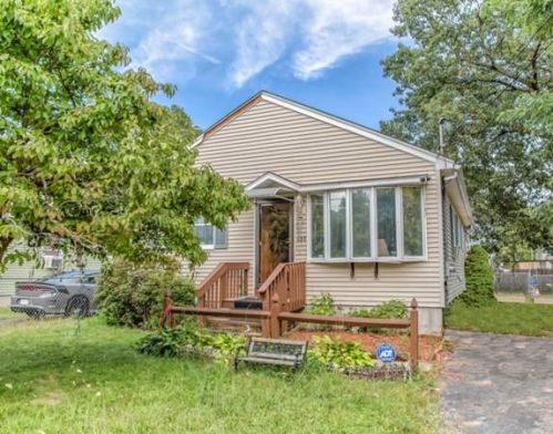 137 Avery St, Springfield, MA 01119-1107