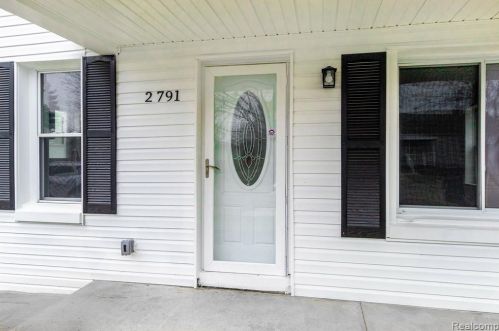 2791 Emogene St, Melvindale, MI 48122-1827