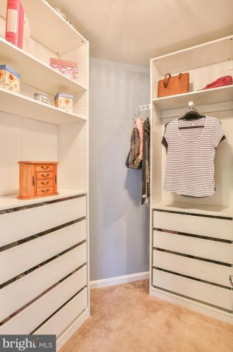 16609 Fox Chase Ct, Leesburg VA 20176-7845 exterior