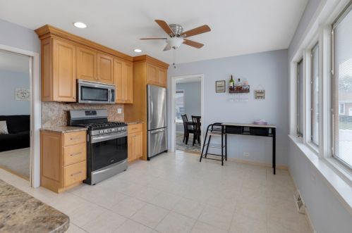 8232 Catherine Ave, Chicago IL 60656-1110 exterior