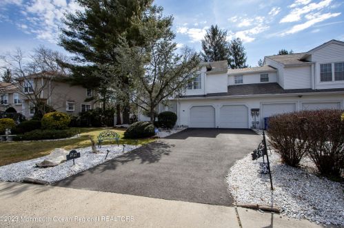 59 Bonnie Dr, Middletown, NJ 07748-5110