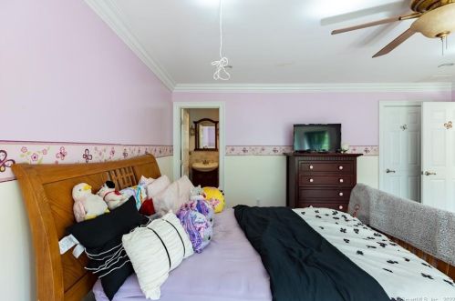 16 Hl Rd, North Haven CT 06473-3429 exterior