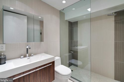 970-74 Leithgow St, Philadelphia PA  19123-1440 exterior