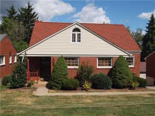1066 Raven Dr, Pittsburgh, PA 15243-1238