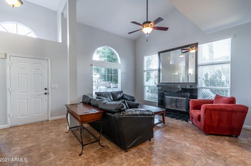 724 Dustin Ln, Chandler, AZ 85226-1767