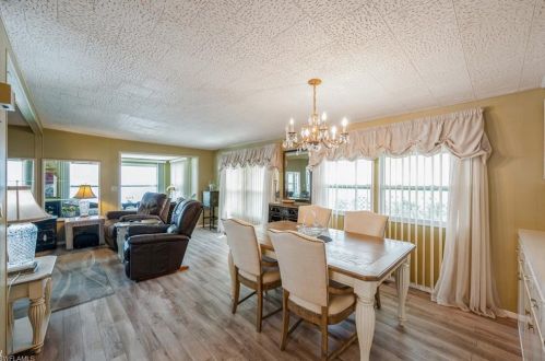 32 Monaco Ter, Naples FL 34112-9102 exterior