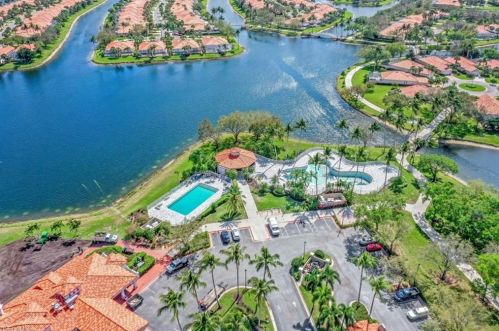 4569 Pasadena Ct, Naples FL 34109-1359 exterior