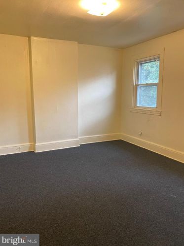 911 Gln Ter, Chester PA 19013-5812 exterior