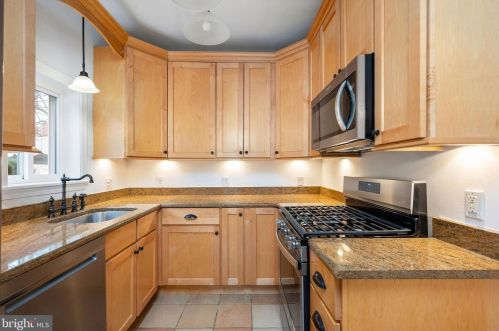 16 Masonic View Ave, Alexandria VA  22301-2204 exterior