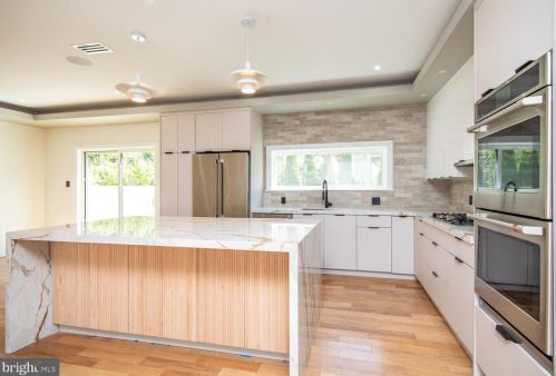 6627 Lincoln Dr, Philadelphia PA exterior