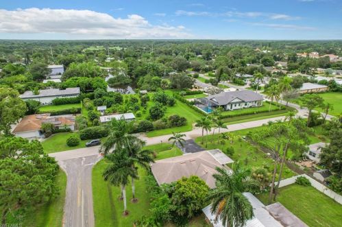 3933 12 St, Naples FL 34103-3885 exterior