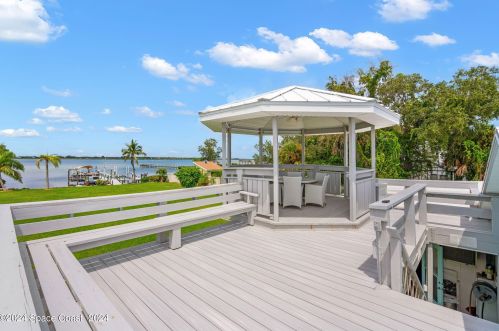 2945 Newfound Harbor Dr, Merritt Island FL 32952-2861 exterior