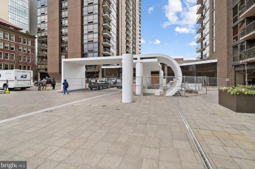 241 6th St, Philadelphia PA  19106-3723 exterior