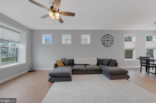 38 Overlook Dr, Hanover PA 17331-9136 exterior