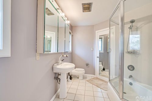 4 Fairhill Rd, Edison NJ 08817-2962 exterior