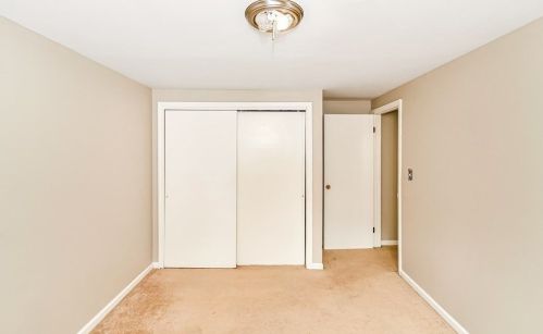 128 Tallyho Dr, Springfield MA  01118-1944 exterior