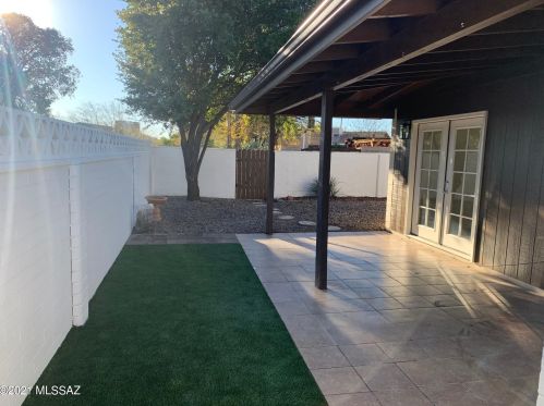 1808 Regina Cleri Dr, Tucson AZ 85710-8661 exterior