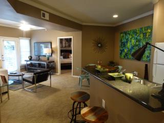 5555 Mockingbird Ln, Dallas TX  75206-8917 exterior