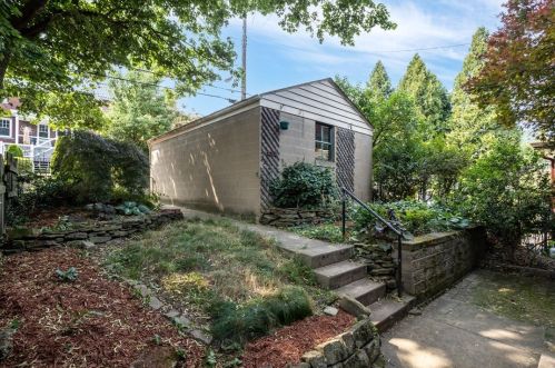 1129 Jancey St, Pittsburgh PA 15206-1326 exterior