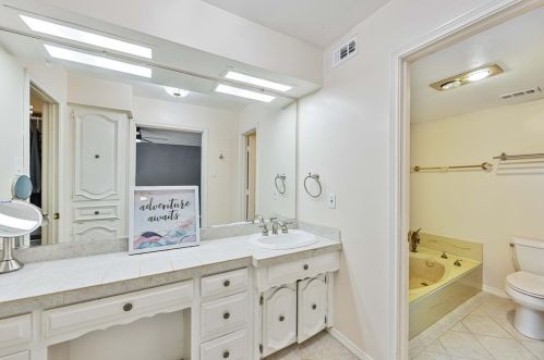 6801 Anglebluff Cir, Dallas TX 75248-4140 exterior