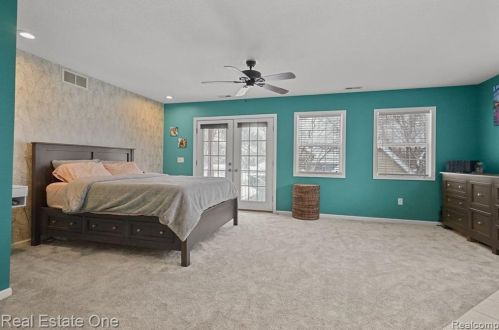 308 1st St, Fenton MI  48430-2703 exterior