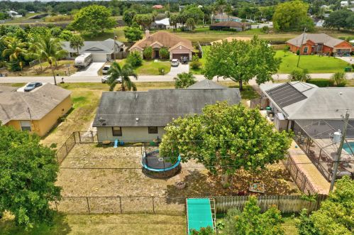 2661 Monterrey Ln, Fort Pierce FL 34953-2085 exterior