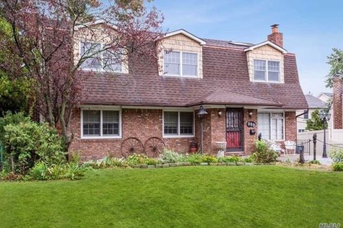 989 Lynn Dr, Valley Stream, NY 11580-1221
