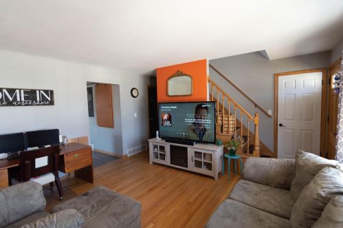 6613 Dodge Pl, Milwaukee WI  53220-1329 exterior