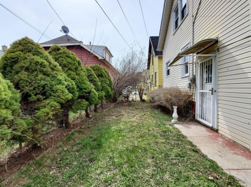 215 Vienna Ave, Milwaukee WI 53212-4102 exterior