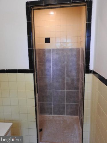 377 Morse St, Camden NJ 08105-2710 exterior