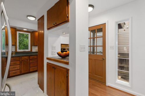 13763 Travilah Rd, Rockville MD 20850-3532 exterior