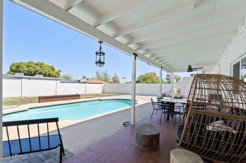 2524 Beryl Ave, Phoenix AZ  85028-3715 exterior