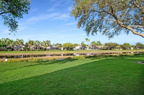 7303 Lahana Cir, Boynton Beach FL 33437-7174 exterior