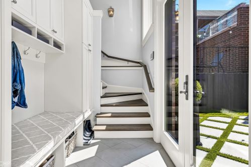 2734 Magnolia Ave, Chicago IL 60660-1909 exterior