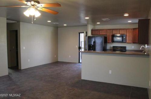 449 Lester St, Tucson AZ 85705-8923 exterior