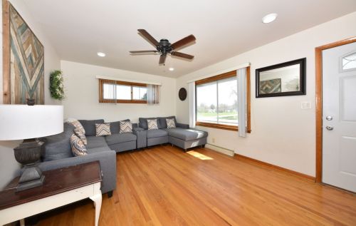 4111 51st St, Milwaukee, WI 53220-3242