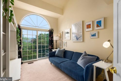 3803 Courtland Cir, Alexandria VA 22305-2061 exterior