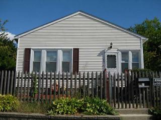147 Petteys Ave, Providence RI  02909-5851 exterior