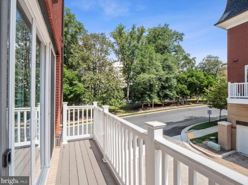 10346 Grosvenor Pl, Rockville MD 20852 exterior