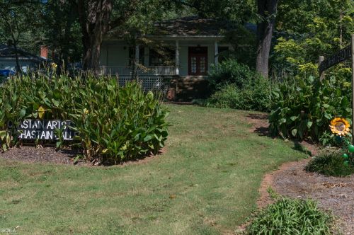 65 Barbara Ln, Atlanta GA  30327-3319 exterior