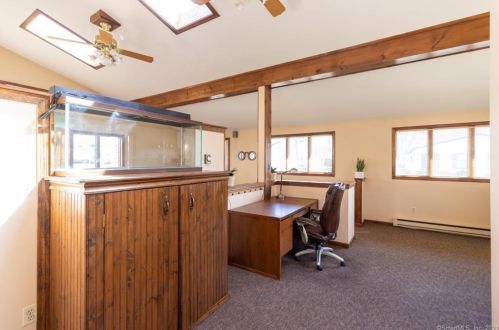 596 Burnside Ave, Hartford CT  06108-3538 exterior