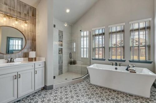 1305 Fawnvalley Dr, Saint Louis MO 63131-4221 exterior