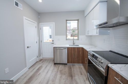 2213 Emerald St, Philadelphia PA 19134-3548 exterior