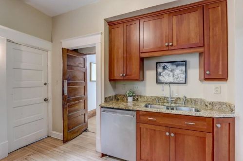 2109 Kenwood Blvd, Milwaukee WI  53211-3311 exterior