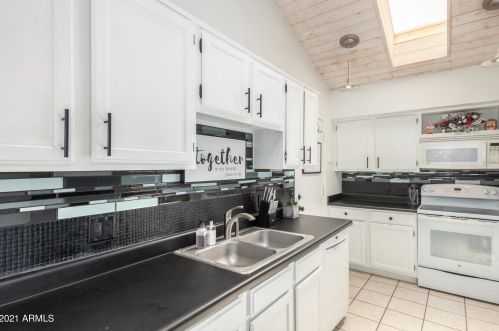 18439 16th Way, Phoenix AZ  85022-1349 exterior