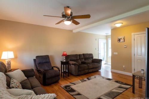 101 High St, Derby CT 06418-2721 exterior