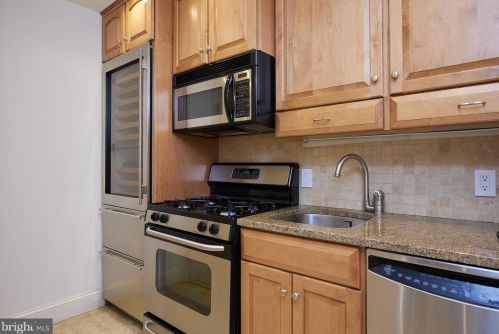 1803 Phelps Pl, Washington DC 20008-1851 exterior