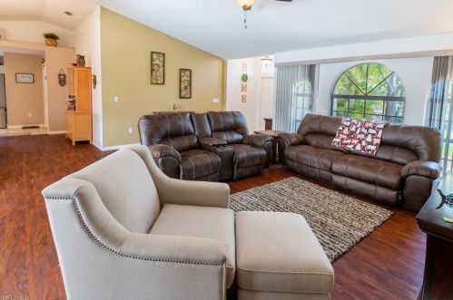 4375 10th St, Naples, FL 34120-4550