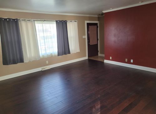 8054 62nd St, Milwaukee, WI 53223-3402