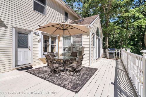 5 Dickens Ct, Jackson Twp NJ  08527-2844 exterior